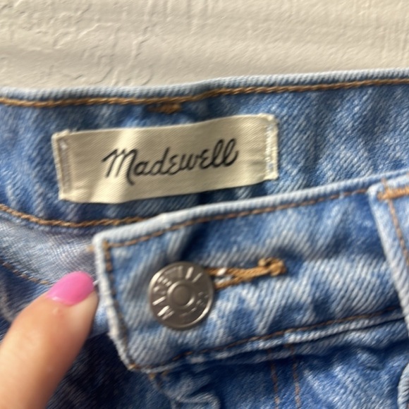 Madewell relaxed denim shorts size 29. - Picture 4 of 9